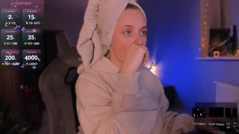 chloegins online show from December 10, 2024, 7:54 pm