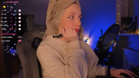 chloegins online show from December 13, 2024, 7:43 pm