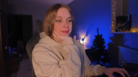 chloegins online show from December 14, 2024, 3:51 am