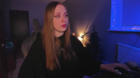 chloegins online show from December 15, 2024, 6:59 pm