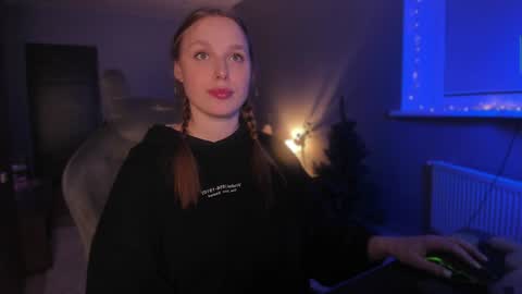 chloegins online show from December 17, 2024, 12:01 am