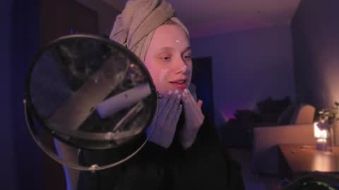 chloegins online show from December 21, 2024, 6:12 pm