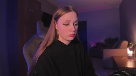 chloegins online show from December 21, 2024, 9:15 pm