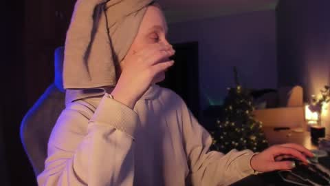 chloegins online show from December 26, 2024, 3:42 pm