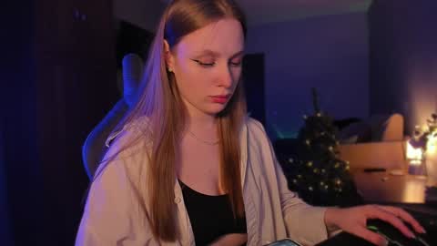 chloegins online show from December 27, 2024, 7:14 pm