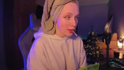 chloegins online show from December 28, 2024, 3:26 pm