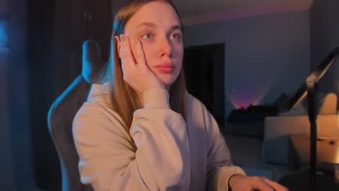 chloegins online show from January 8, 2025, 12:15 pm