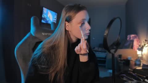 chloegins online show from January 10, 2025, 8:40 am