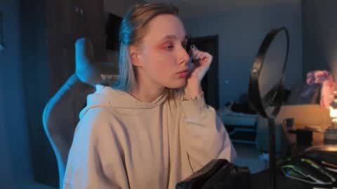 chloegins online show from January 11, 2025, 4:14 pm