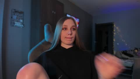 chloegins online show from January 21, 2025, 9:03 am