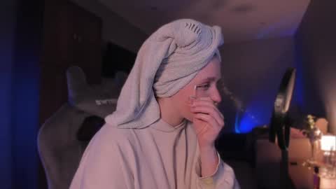 chloegins online show from January 25, 2025, 9:04 pm
