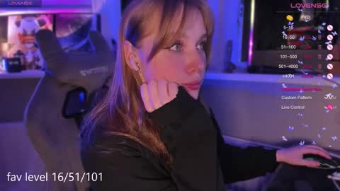 chloegins online show from October 7, 2025, 9:56 pm