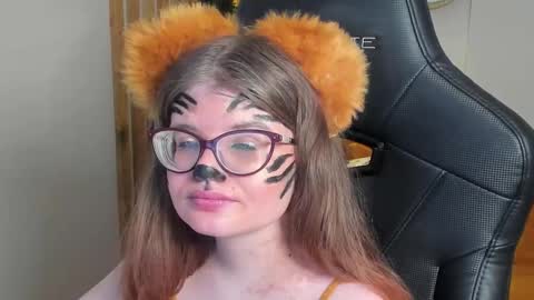 Snapshot of chloehalses chatting on February 10, 2026, 6:45 pm ChloeHalses online show from February 10, 2026, 6:45 pm