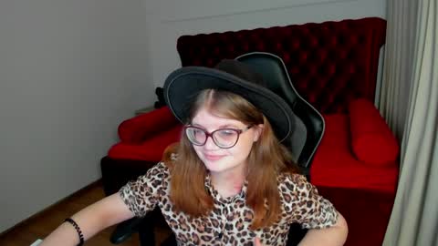 ChloeHalses online show from April 22, 2026, 6:05 am