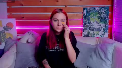 Chloe online show from November 17, 2025, 1:00 am