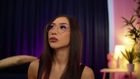 Chloe online show from September 15, 2025, 6:35 am