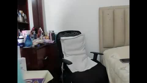 Snapshot of chloemiller__ chatting on January 2, 2025, 8:17 am chloemiller   online show from January 2, 2025, 8:17 am