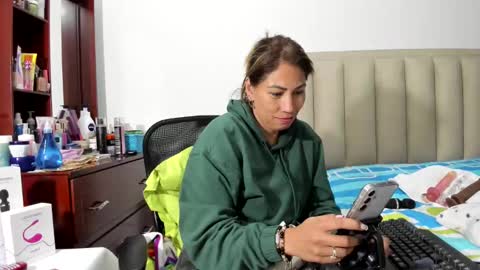 Snapshot of chloemiller__ chatting on January 31, 2025, 3:20 am chloemiller   online show from January 31, 2025, 3:20 am