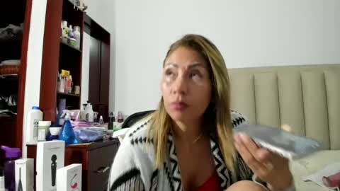 Snapshot of chloemiller__ chatting on March 6, 2025, 3:57 am chloemiller   online show from March 6, 2025, 3:57 am