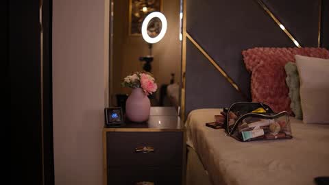 chloemin_ online show from February 17, 2026, 8:44 am