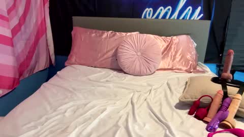 Snapshot of chloesbigboobs chatting on December 9, 2024, 6:12 am Chloes Big Boobs online show from December 9, 2024, 6:12 am