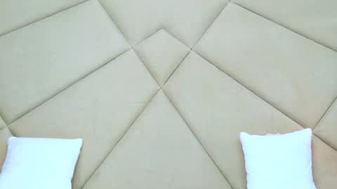 Chloe Vee online show from June 3, 2026, 4:59 am