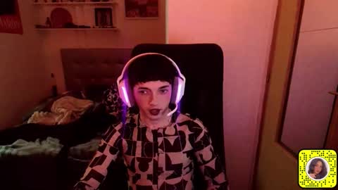Snapshot of chloevenommm chatting on May 4, 2026, 3:57 am chloevenommm online show from May 4, 2026, 3:57 am