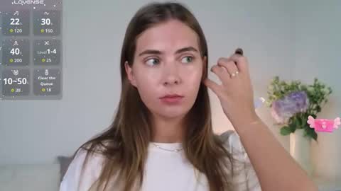 Snapshot of chloi_hes chatting on October 9, 2025, 11:08 am chloi_hes online show from October 9, 2025, 11:08 am