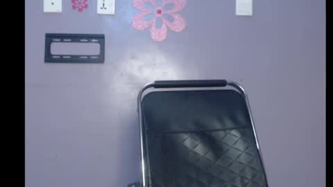 ESTHER online show from February 18, 2025, 4:37 pm