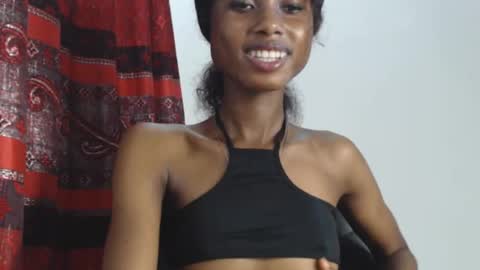 Snapshot of choco_petitqueen chatting on December 4, 2024, 10:57 am choco_petitqueen online show from December 4, 2024, 10:57 am