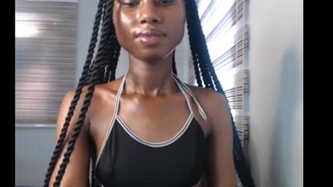 Snapshot of choco_petitqueen chatting on November 5, 2025, 7:30 am choco_petitqueen online show from November 5, 2025, 7:30 am