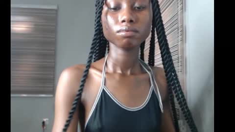 Snapshot of choco_petitqueen chatting on November 7, 2025, 7:19 am choco_petitqueen online show from November 7, 2025, 7:19 am