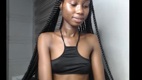 Snapshot of choco_petitqueen chatting on November 10, 2025, 4:00 am choco_petitqueen online show from November 10, 2025, 4:00 am