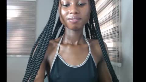 Snapshot of choco_petitqueen chatting on November 11, 2025, 8:25 am choco_petitqueen online show from November 11, 2025, 8:25 am