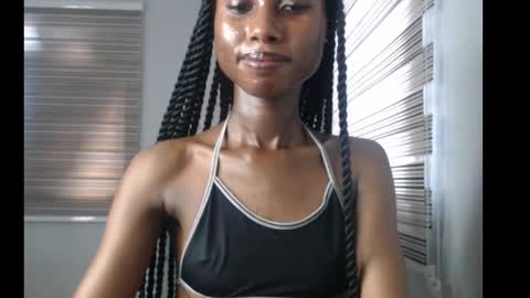 Snapshot of choco_petitqueen chatting on November 14, 2025, 8:35 am choco_petitqueen online show from November 14, 2025, 8:35 am