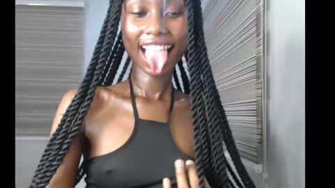 Snapshot of choco_petitqueen chatting on November 15, 2025, 5:42 pm choco_petitqueen online show from November 15, 2025, 5:42 pm