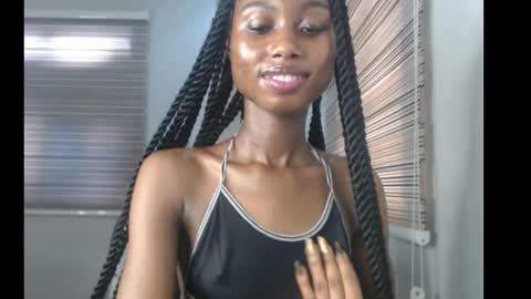 Snapshot of choco_petitqueen chatting on November 28, 2025, 8:28 am choco_petitqueen online show from November 28, 2025, 8:28 am