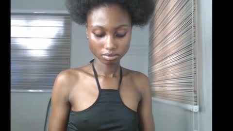 Snapshot of choco_petitqueen chatting on November 30, 2025, 3:27 pm choco_petitqueen online show from November 30, 2025, 3:27 pm