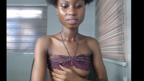 Snapshot of choco_petitqueen chatting on December 1, 2025, 7:13 am choco_petitqueen online show from December 1, 2025, 7:13 am