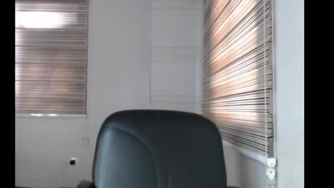 Snapshot of choco_petitqueen chatting on December 4, 2025, 8:12 am choco_petitqueen online show from December 4, 2025, 8:12 am