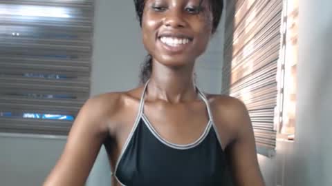 Snapshot of choco_petitqueen chatting on December 14, 2025, 2:33 pm choco_petitqueen online show from December 14, 2025, 2:33 pm