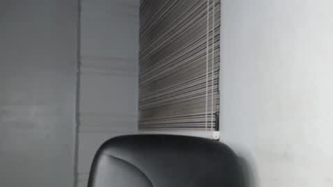 Snapshot of choco_petitqueen chatting on December 15, 2025, 5:01 am choco_petitqueen online show from December 15, 2025, 5:01 am