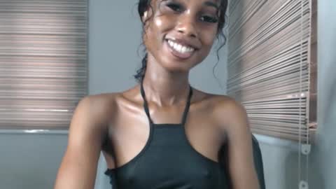 Snapshot of choco_petitqueen chatting on December 16, 2025, 7:35 am choco_petitqueen online show from December 16, 2025, 7:35 am