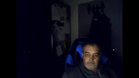 Snapshot of chris250268 chatting on October 12, 2025, 4:00 am Chris online show from October 12, 2025, 4:00 am