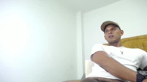 chris_dick2 online show from April 14, 2026, 4:40 am