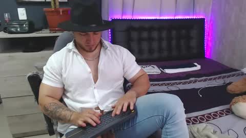 Snapshot of chris_huntter chatting on March 6, 2025, 6:59 pm chris_huntter online show from March 6, 2025, 6:59 pm