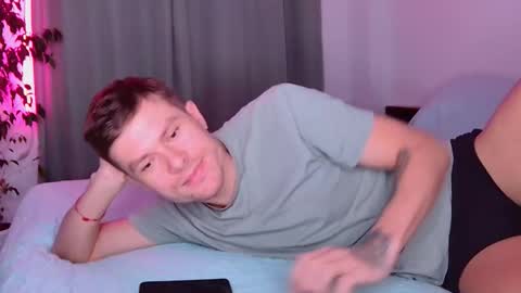 chris_love47 online show from November 9, 2025, 5:44 pm