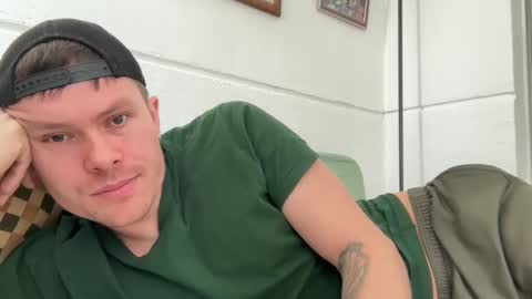 chris_stev47 online show from March 2, 2025, 1:49 pm