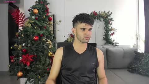 Im Chirs IM MODEL INDEPENDT online show from December 26, 2024, 4:04 pm