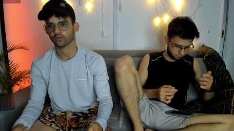 Im Chirs IM MODEL INDEPENDT online show from January 14, 2025, 3:11 am